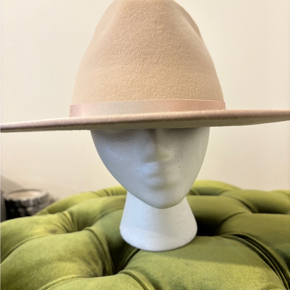 Wyeth Classy cream stiff brim adjustable felt Fedora